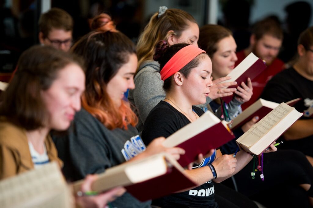 The 亚洲博彩网站 College Chorale sing sin the Chapel of the Holy Spirit