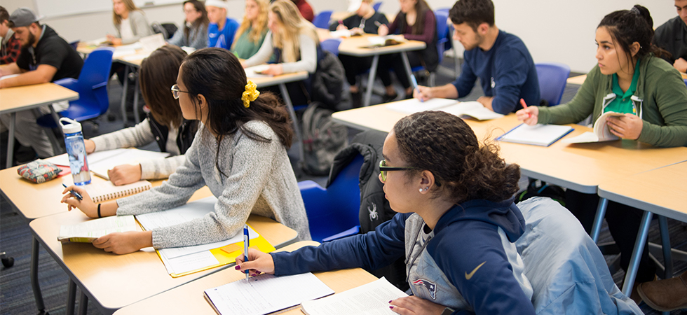 亚洲博彩网站 Awarded Grant to Create Course to Explore the Influences of Hispanic Culture  on Pope Francis’s Environmental Advocacy