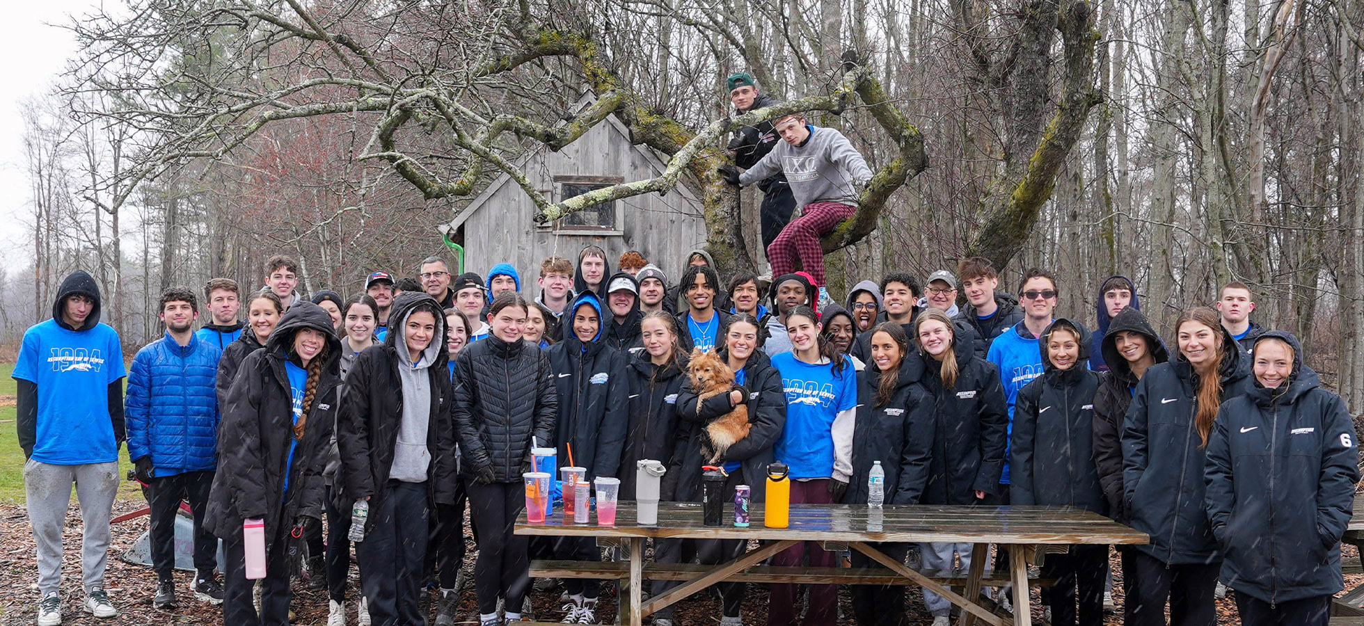 亚洲博彩网站 Holds First 1904 Day of Service