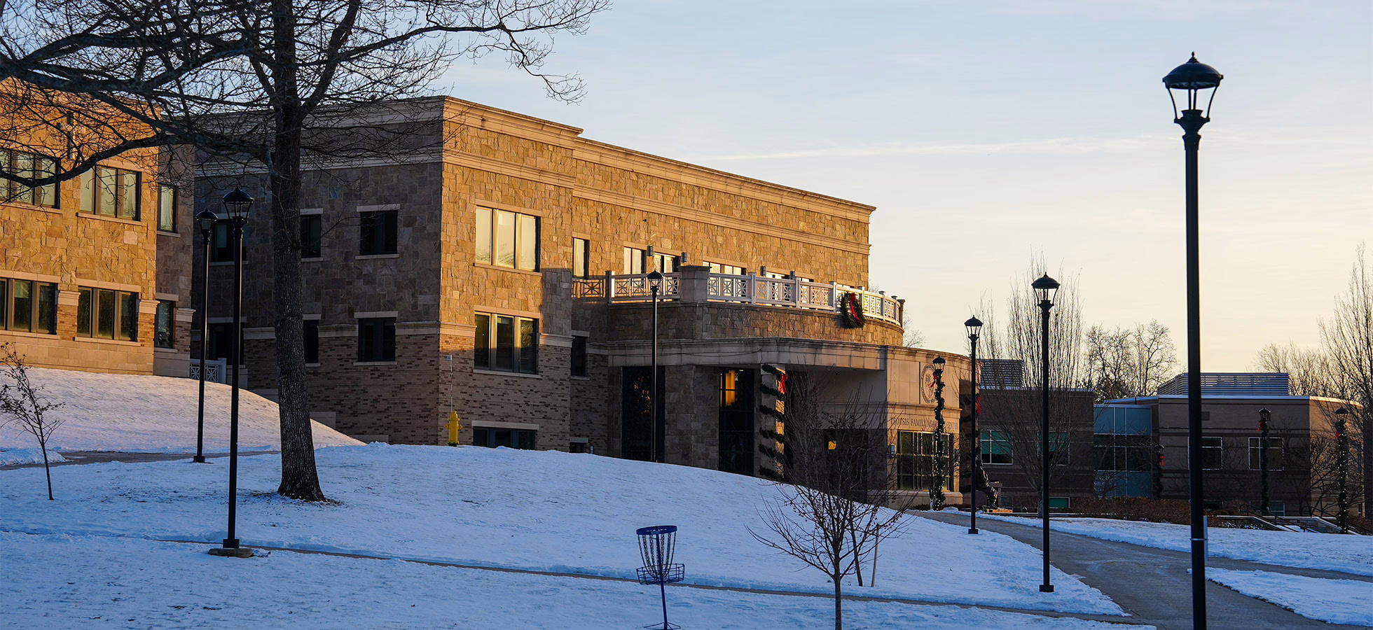 亚洲博彩网站 Students Recognized for Academic Excellence with the Fall 2025 Dean’s List